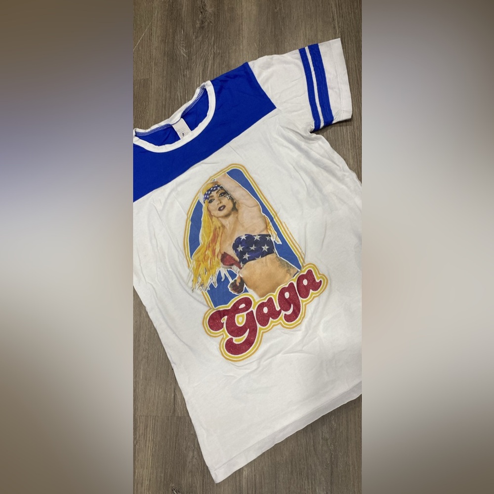 White and Blue Graphic T-Shirt